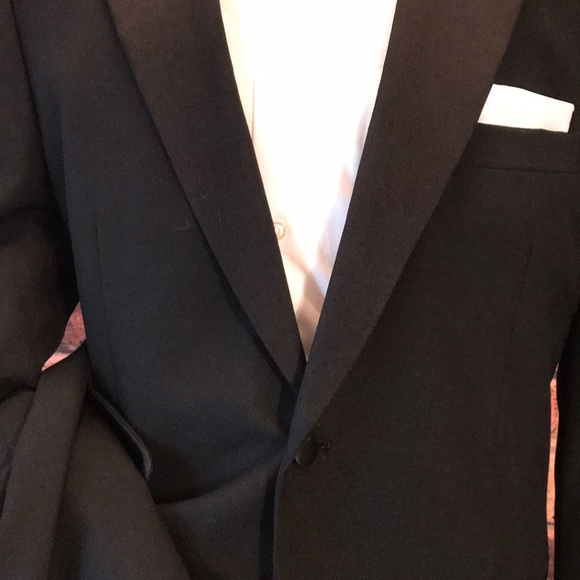 Gerald Austin Tuxedo Coat - Picture 8 of 17